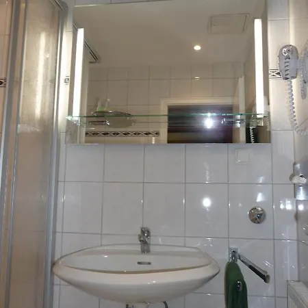 Sechzehn 3* Leverkusen