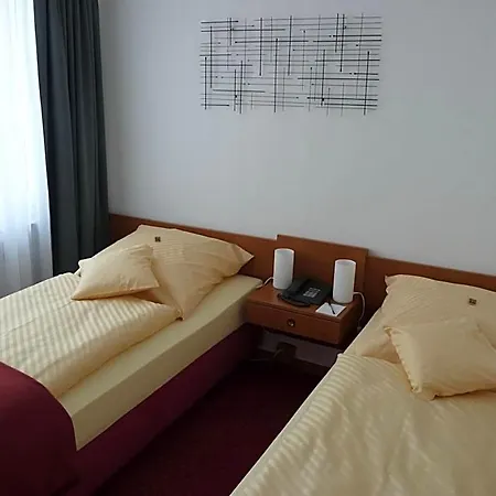 Sechzehn 3*
