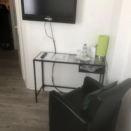 Sechzehn Hotell 3*