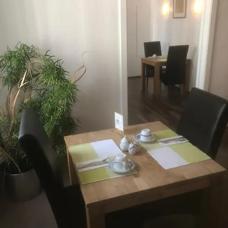 Sechzehn 3* Leverkusen