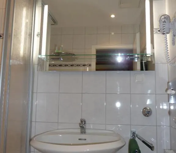 Sechzehn 3* Leverkusen