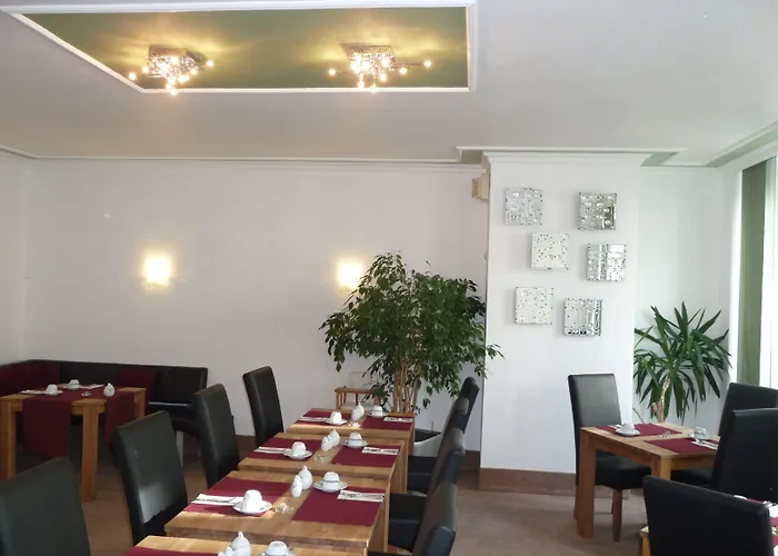 Sechzehn 3* Leverkusen