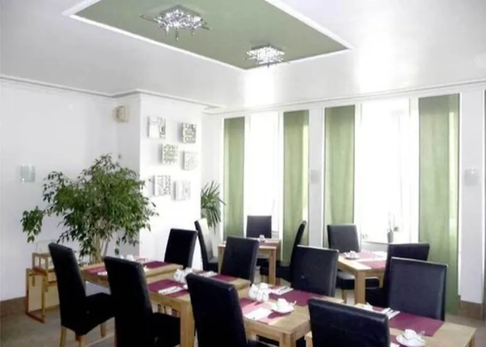 Sechzehn Hotell Leverkusen